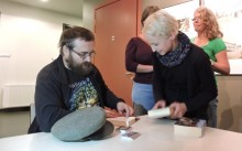 Selfie i moc pytań. Suwalscy miłośnicy fantasy z Pilipiukiem [zdjęcia]