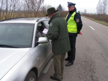 „Jedź łośtrożnie” . Akcja augustowskich policjantów