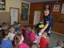 Augustowscy policjanci przypominali uczniom o odblaskach