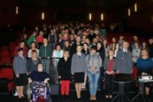 Słuchali w kinie o dopalaczach