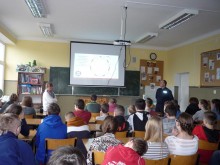 Jeleniewo. Policjanci w gimnazjum