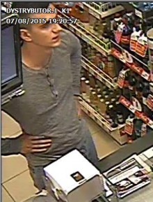  W biały dzień, bez masek, okradli jedną z suwalskich stacji paliw [zdjęcia]