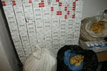 Suwałki. Skład papierosów i tabaki na jednej z posesji