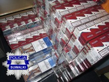 Ponad 3700 paczek nielegalnych papierosów w mieszkaniu i garażu