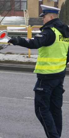 Jechał pod wpływem narkotyków. Uszkodził dwa znaki drogowe