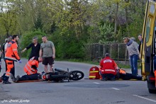 Potrącenie na Kolejowej. Pieszy wbiegł wprost pod motocykl [zdjęcia]