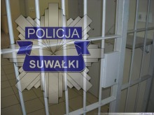 Za nękanie, znieważenie policjanta. Suwalscy policjanci zatrzymali troje poszukiwanych