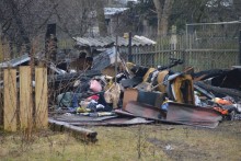 Zaprószenie ognia przyczyną śmiertelnego pożaru przy Kamedulskiej [zdjęcia]