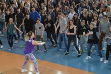 Rekordowa zumba w Zespole Szkół nr 2 w Suwałkach [zdjęcia]