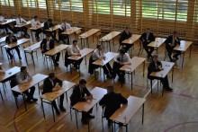 Po konferencji premiera. Matury i egzaminy ośmioklasistów nie wcześniej niż pod koniec czerwca