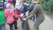 Dzieci z „Czwórki” pomagały sprzątać Wigierski Park Narodowy [zdjęcia]