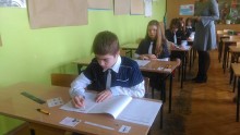Szóstoklasiści piszą sprawdzian. Najpierw polski i matematyka [zdjęcia]