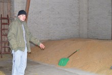 Rolnicy czekają na dopłaty. Politycy oskarżają się nawzajem i zachęcają do zaciągania kredytów