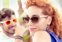 Okulary przeciwsłoneczne - modny gadżet czy konieczna ochrona dla oczu?