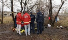 Wyziębiony i pijany leżał na poboczu. Uratował go telefon