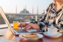 Jak pogodzić stałą pracę z dodatkowymi zleceniami? 