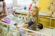 Ponad 12 tys. złotych na leczenie małej Wiktorii. Potrzeba dużo, dużo więcej