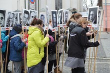 Gra szkolna, msza i przemarsz. Obchody Narodowego Dnia Pamięci Żołnierzy Niezłomnych w Suwałkach