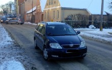 Olecko. Wtargnął pod nadjeżdżający samochód