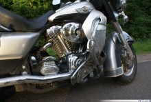 Mercedes uderzył w motocyklistę