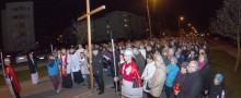 Droga krzyżowa zgromadziła tłumy na osiedlu Północ [zdjęcia]