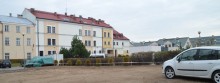 Większy parking za Noniewicza. Nie ma już muru i chlewików