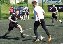 Piłkarska liga amatorów. Liderzy trzymają się mocno
