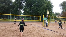 Siatkówka plażowa. Walczyli w strugach deszczu