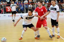 Mali piłkarze marzą o autokarze. Wsparł ich Maciej Makuszewski [wideo]