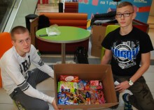 Kibice Wigier i Narodowe Suwałki dla Domu Dziecka w Pawłówce