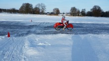 Motocyklowe wyścigi na lodzie zalewu Arkadia [zdjęcia]