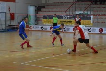 Piłkarska liga amatorów. Dzisiaj 9. kolejka i uhonorowanie Dawida Dorochowicza 