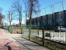 Stadion lekkoatletyczny szykowany na mistrzostwa Polski. Rośnie nowy płot [zdjęcia]  