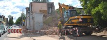 Znika Waryńskiego 6. Do końca tygodnia rozbiorą kamienicę [zdjęcia]