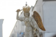 Figura św. Michała Archanioła nawiedzi Suwałki
