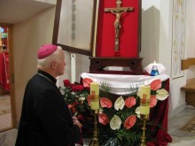 Krzyż św. Jana Pawła II nawiedzi Suwałki