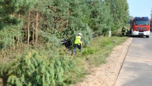 Dachowanie, potrącony rowerzysta i motocykl w rowie. Sobota w powiecie augustowskim