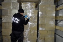 Papierosy za ponad 6,5 miliona. Rekordowy przemyt w pobliżu polsko – litewskiej granicy [zdjęcia]