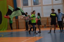 Sport, świetna zabawa i szczytny cel. Mikołajkowy Turniej w Zespole Szkół nr 2 w Suwałkach [zdjęcia]