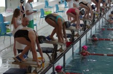 Suwalscy pływacy drudzy drużynowo. Mistrzostwa Województwa Podlaskiego w pływaniu [zdjęcia]