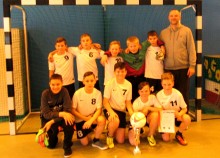 LZS. Piłkarze z SP Raczki z Pucharem Starosty Suwalskiego