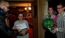 17. Mikołajkowy Turniej. Potrzebujące rodziny już  otrzymały gwiazdkowe prezenty 