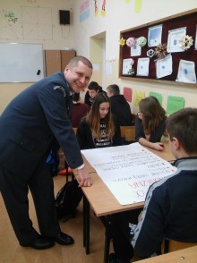 Funkcjonariusze Aresztu Śledczego prowadzą warsztaty w szkołach [zdjęcia]