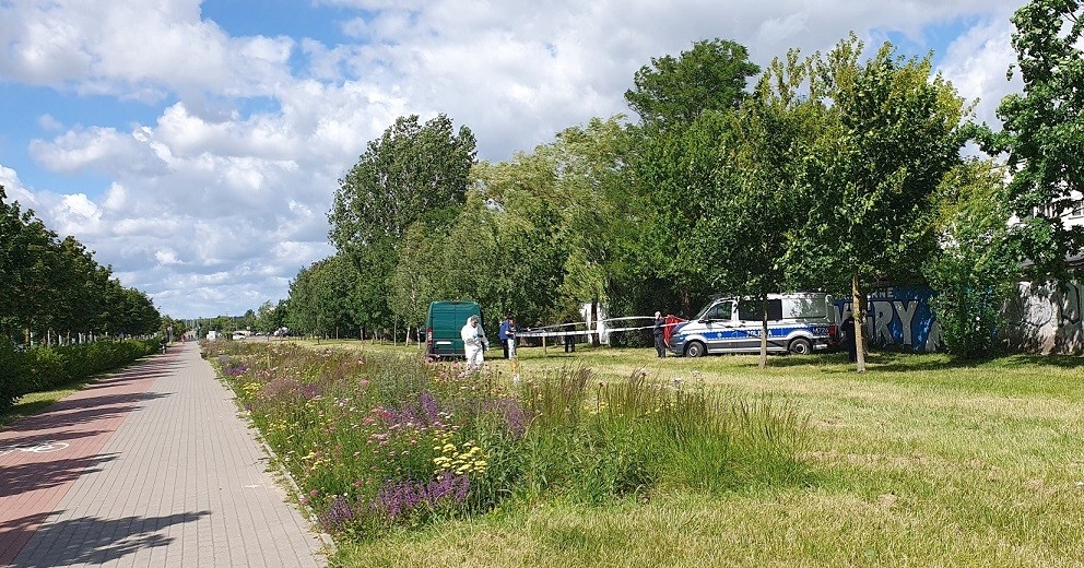 Suwalczanin spowodował śmiertelne urazy i porzucił zwłoki matki w walizce. Został skazany na 8 lat 