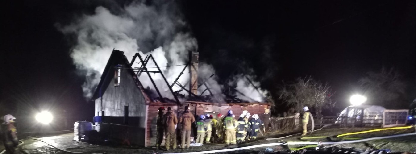 Po pożarze w Pobondziach. Zrzutka na pomoc dla 90-latków, którzy stracili dom w Wigilię