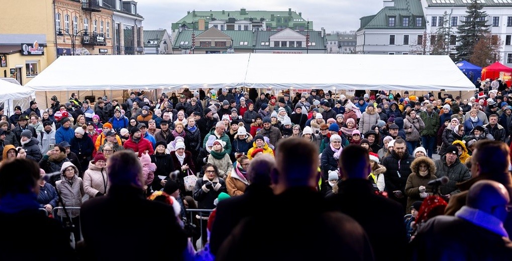 Wigilia Miejska w Suwałkach z mocą życzeń i prezentów [wideo i zdjęcia]