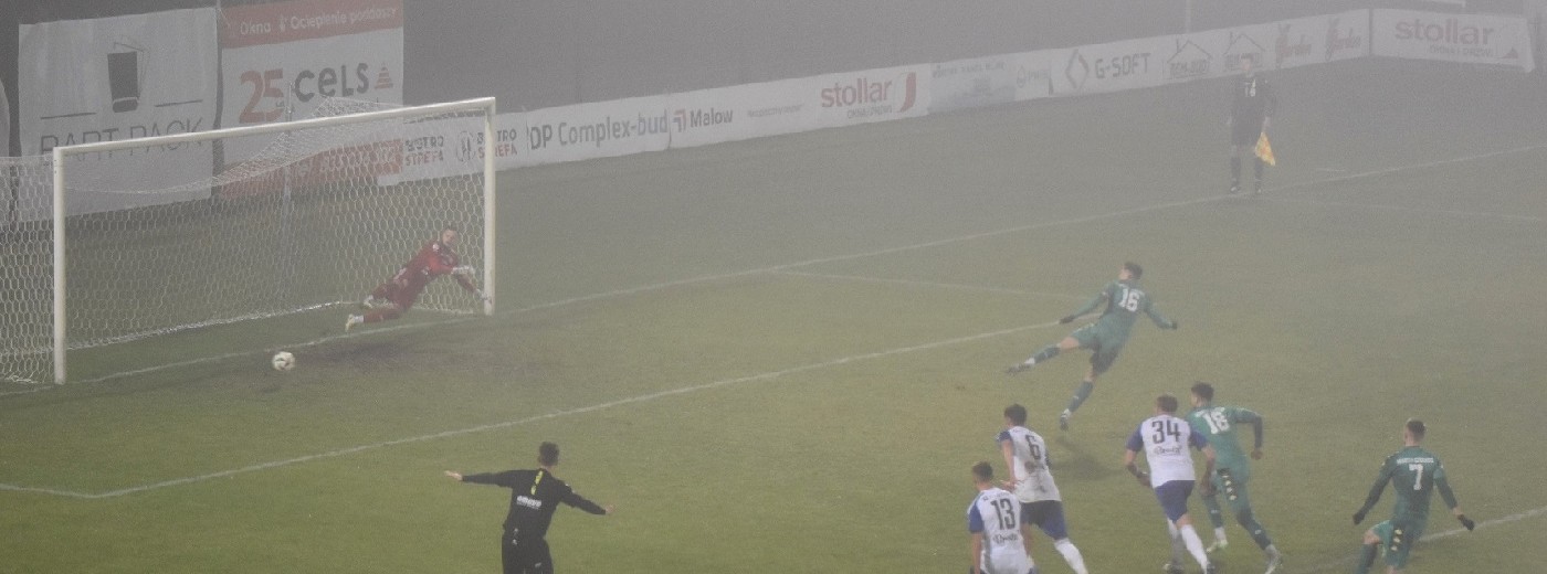 Wigry Suwałki po porażce z Wartą Sieradz tracą 11 punktów do lidera. Jedne połowy to za mało