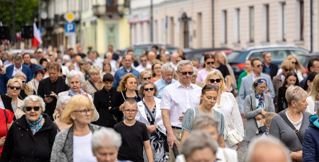 Procesja Bożego Ciała dwóch parafii w śródmieściu Suwałk [zdjęcia] 