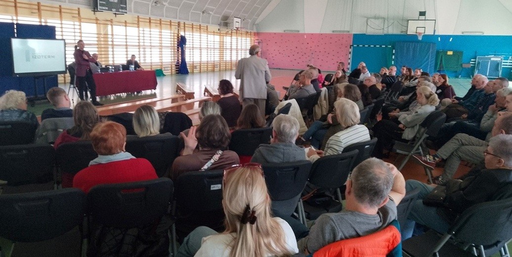 Mieszkańcy wsi nie chcą osiedla bloków w Płocicznie-Tartak. Spotkanie z inwestorem [wideo i zdjęcia]