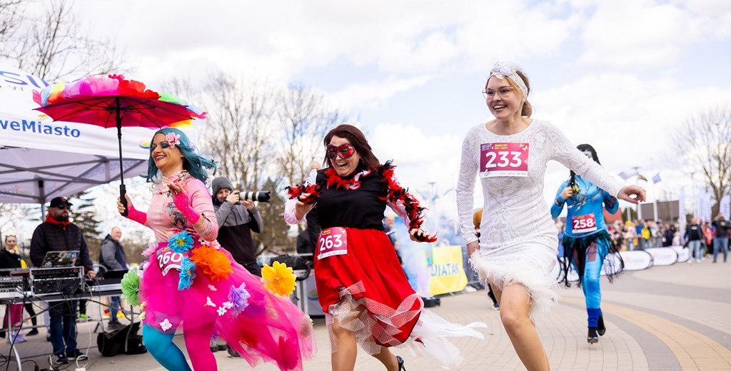Suwałki Miss Run & Suwalski Bieg z Wąsem. Sprint w szpilkach z wyrzutem endorfin [wideo i zdjęcia]